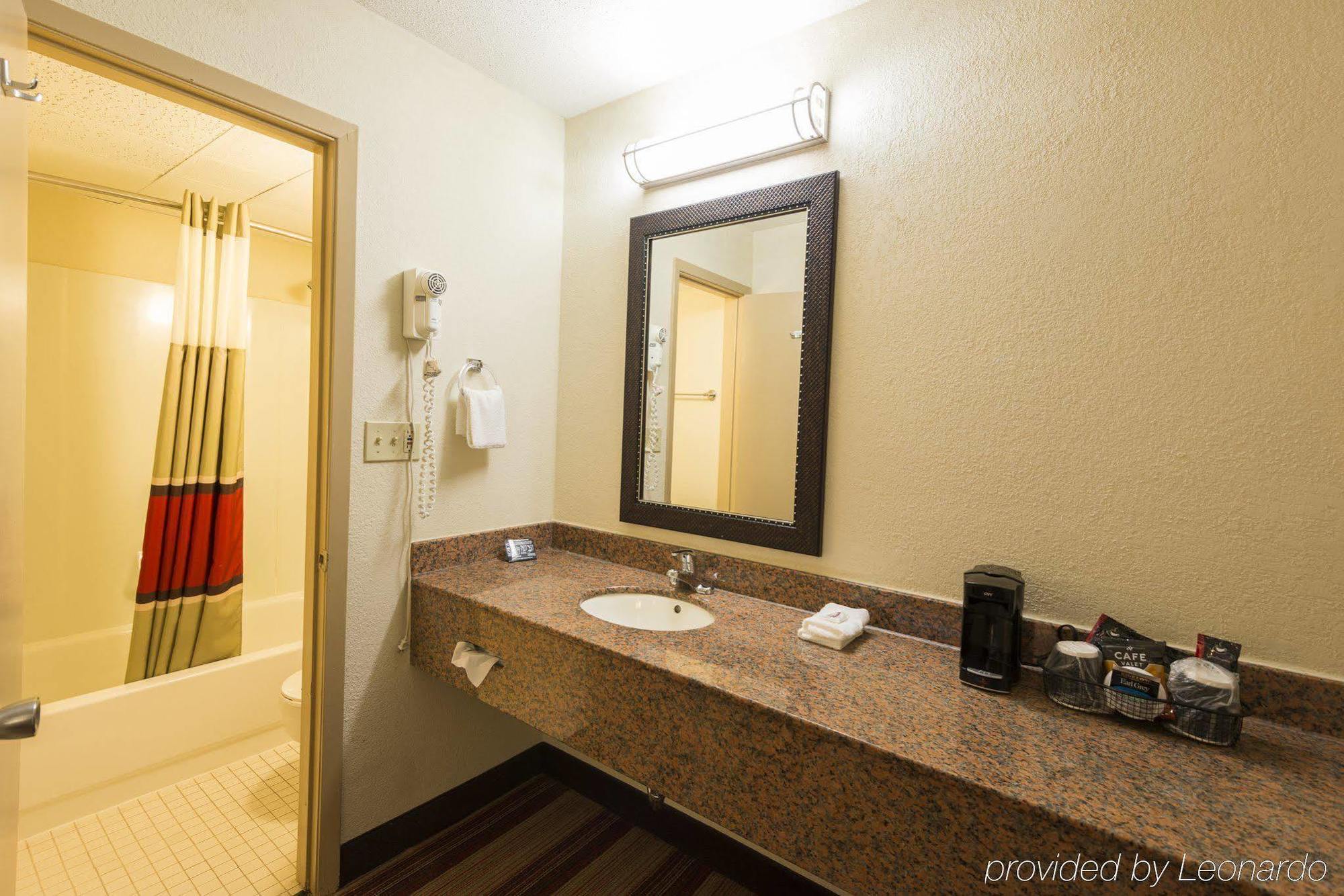 Red Roof Inn Bloomington - Normal/University Экстерьер фото