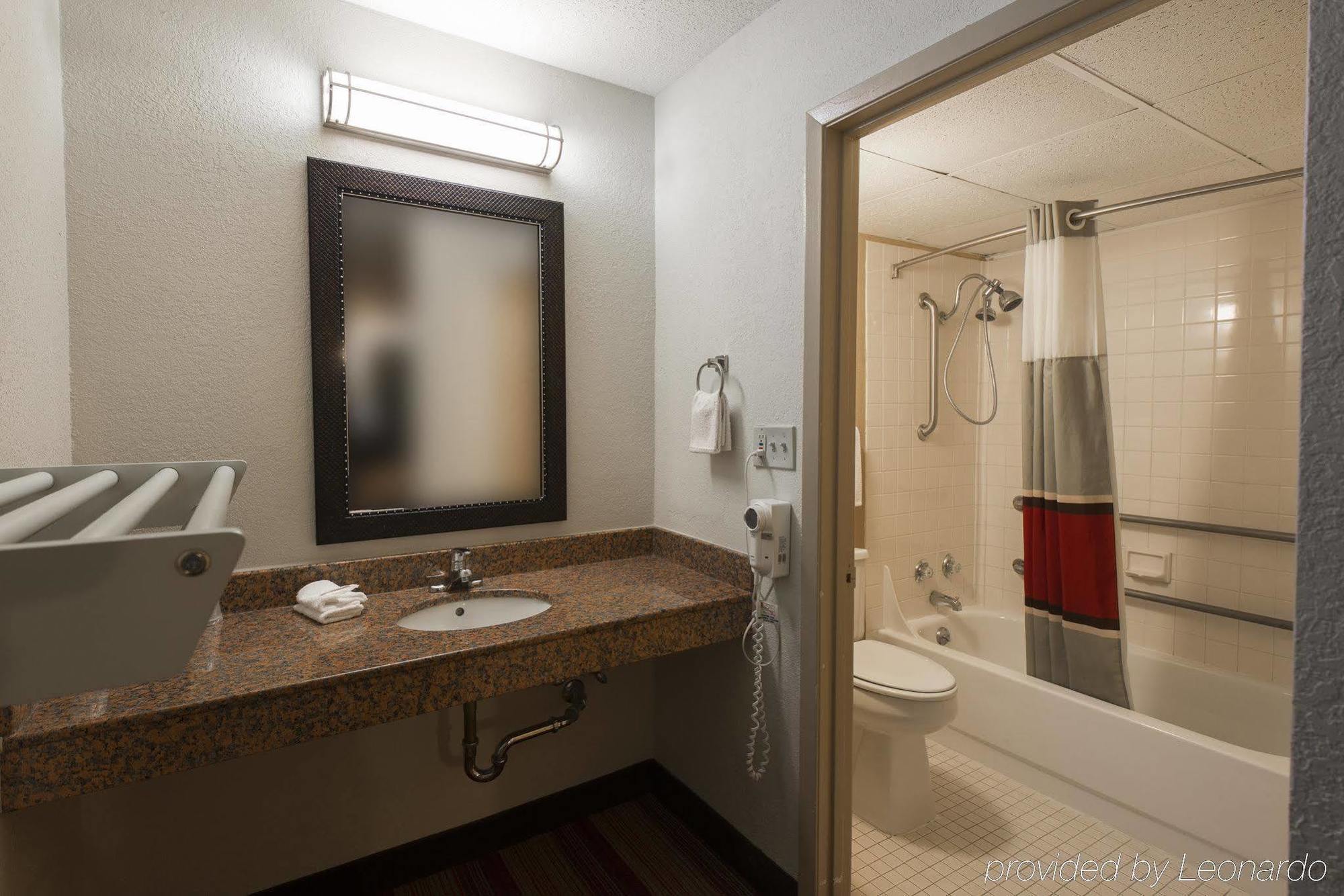 Red Roof Inn Bloomington - Normal/University Экстерьер фото